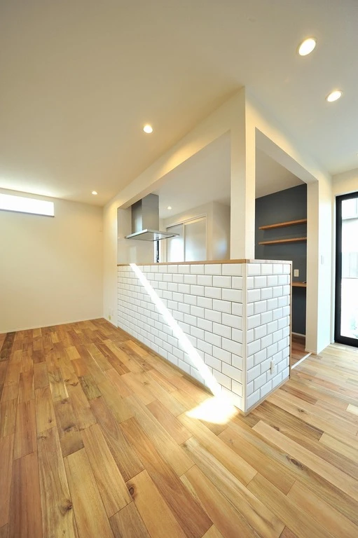 無垢の風合いと屋上ＢＢＱを楽しむ家