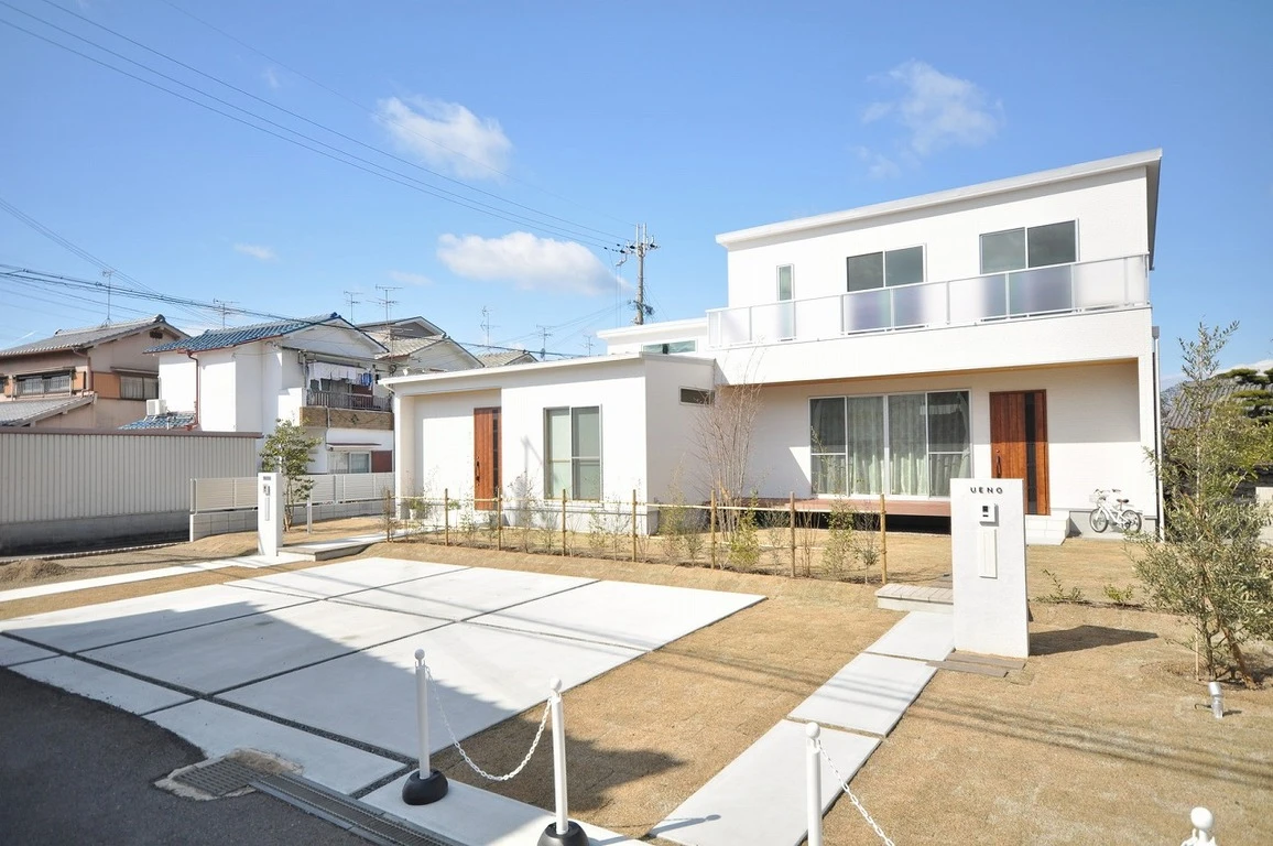 庭に寄り添うこだわりの２世帯の家